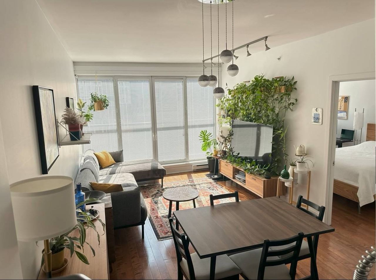 150 Rue Sherbrooke E - Photo 2 of 3