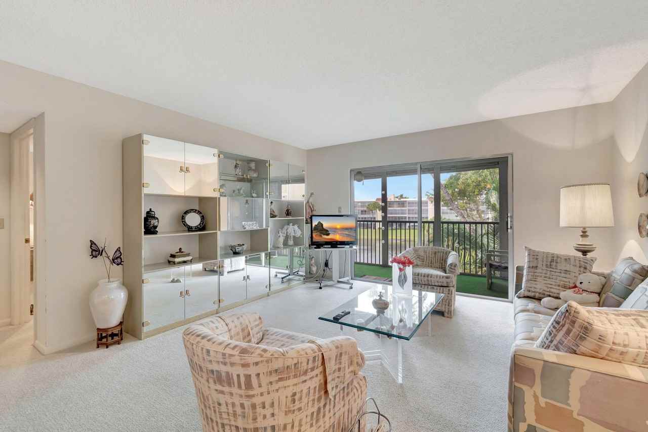 6585 Kensington Ln #307 - Photo 7 of 50