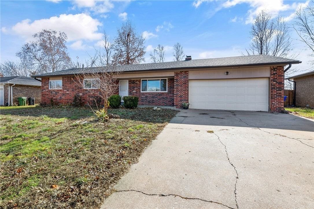 1306 W Bonnie Ln - Photo 2 of 27