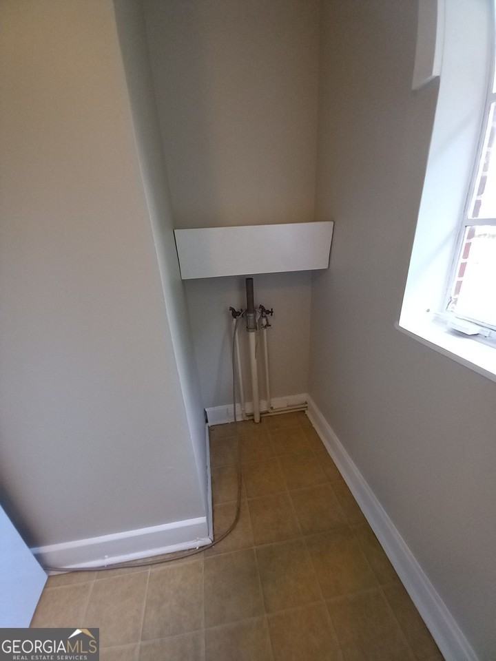 224 Marshall St - Photo 7 of 15