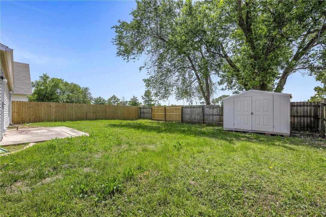 2502 Parkcrest Dr - Photo 3 of 20