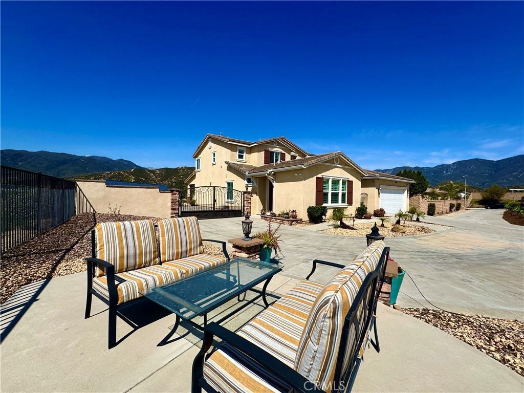 17841 Grapevine Ln - Photo 2 of 50