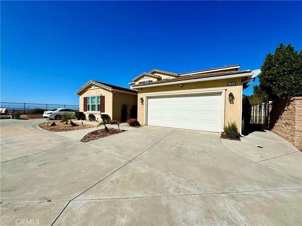 17841 Grapevine Ln - Photo 3 of 50