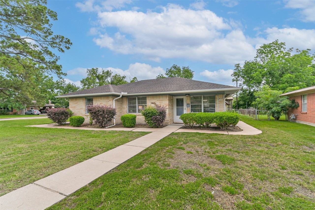 10414 Woodwind Dr - Photo 3 of 24