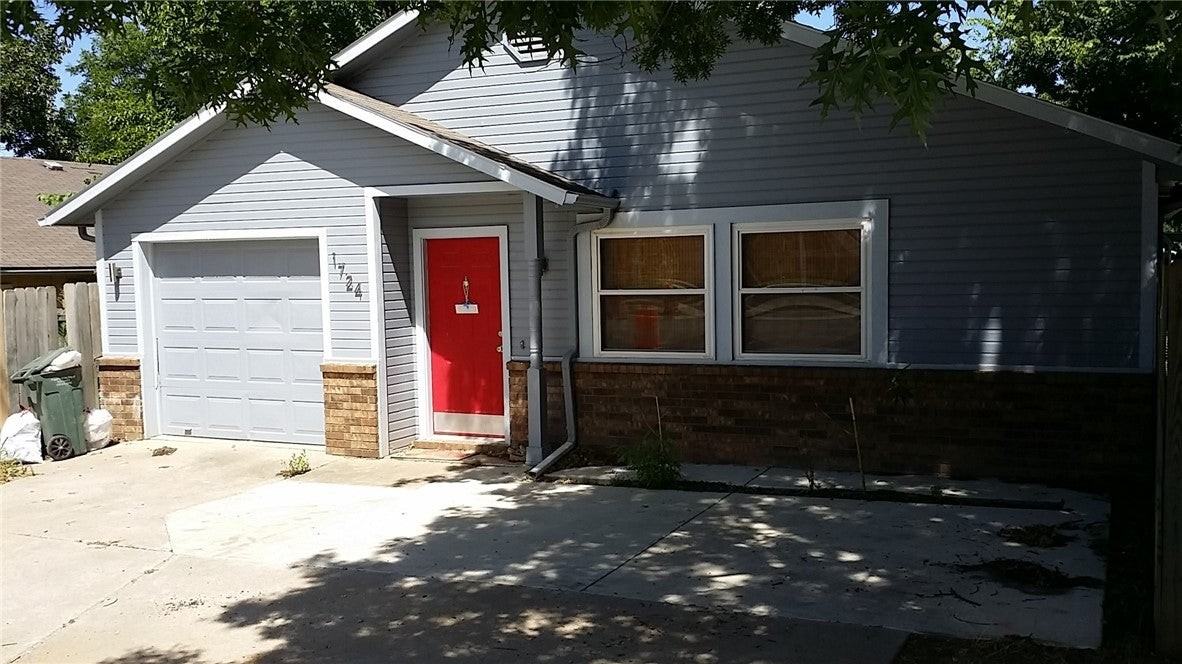 1724 S Garland Ave - Photo 2 of 10