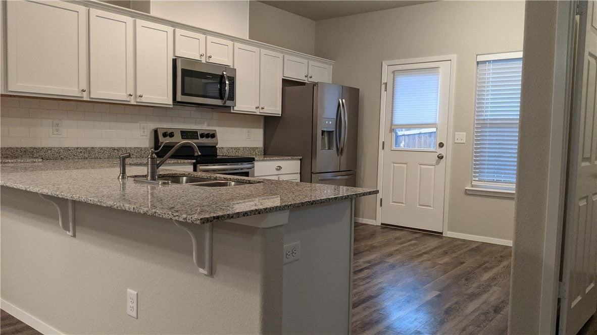 6511 Sw Warrington Rd - Photo 3 of 11