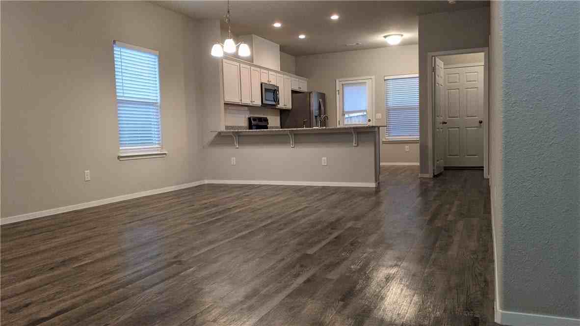 6511 Sw Warrington Rd - Photo 5 of 11