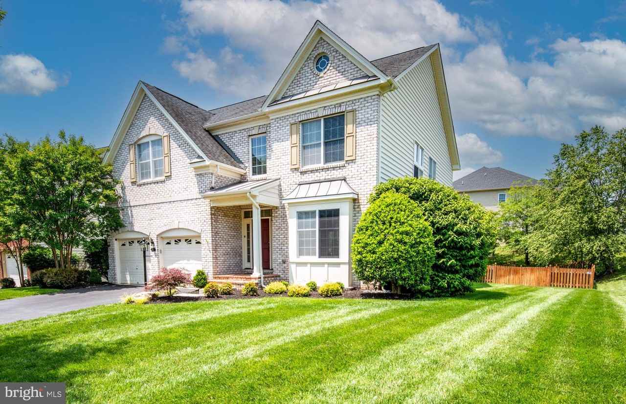 5737 Waterloo Bridge Cir - Photo 2 of 45