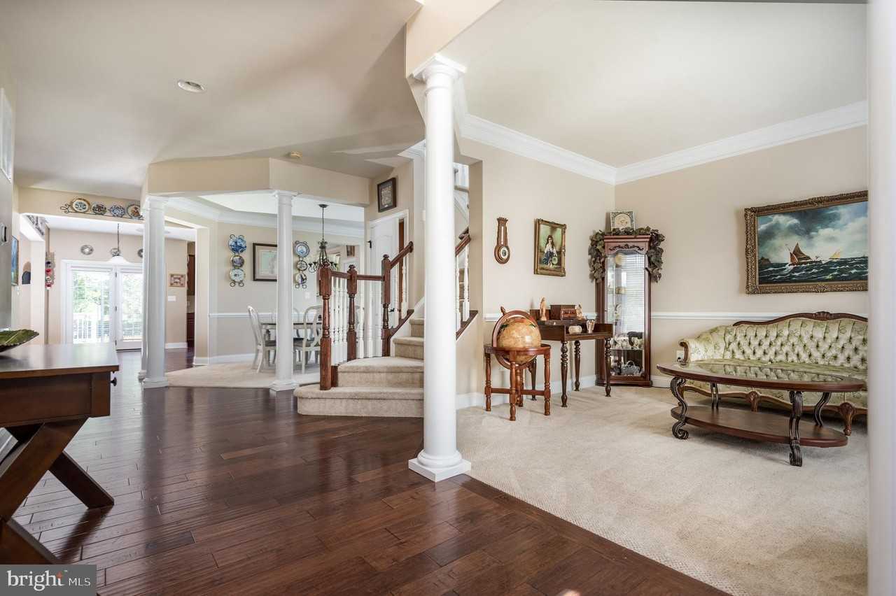 5737 Waterloo Bridge Cir - Photo 3 of 45