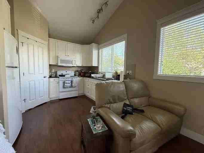 4910 47 Ave - Photo 2 of 13