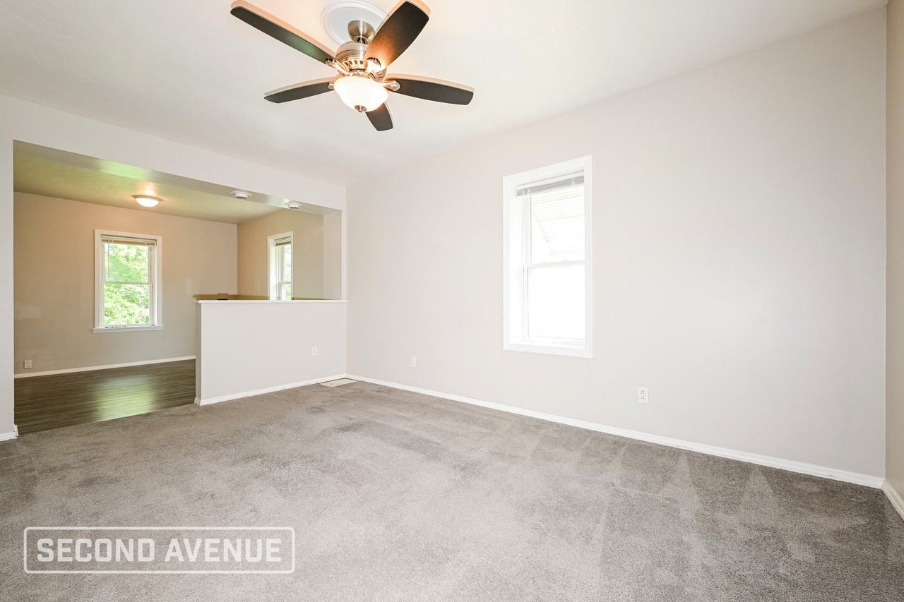 236 Grace Ave - Photo 4 of 30