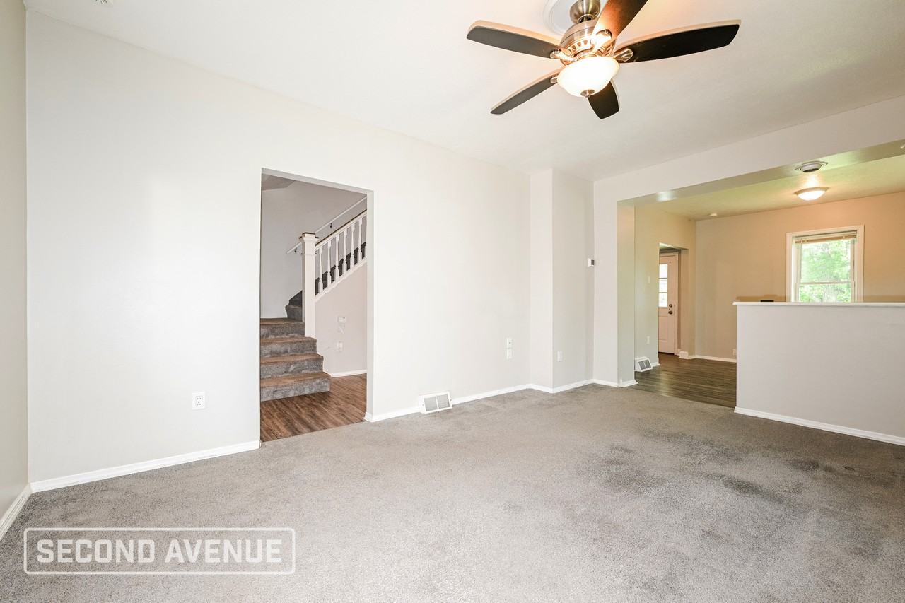 236 Grace Ave - Photo 5 of 30