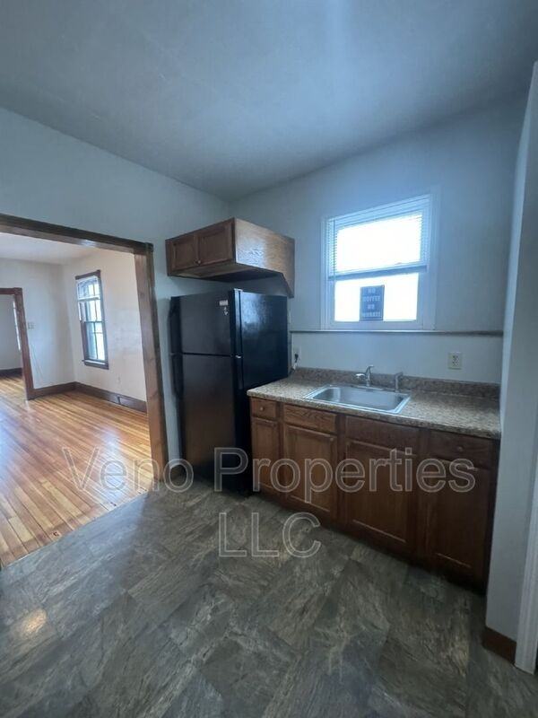 149 Saratoga Ave #2 - Photo 3 of 16