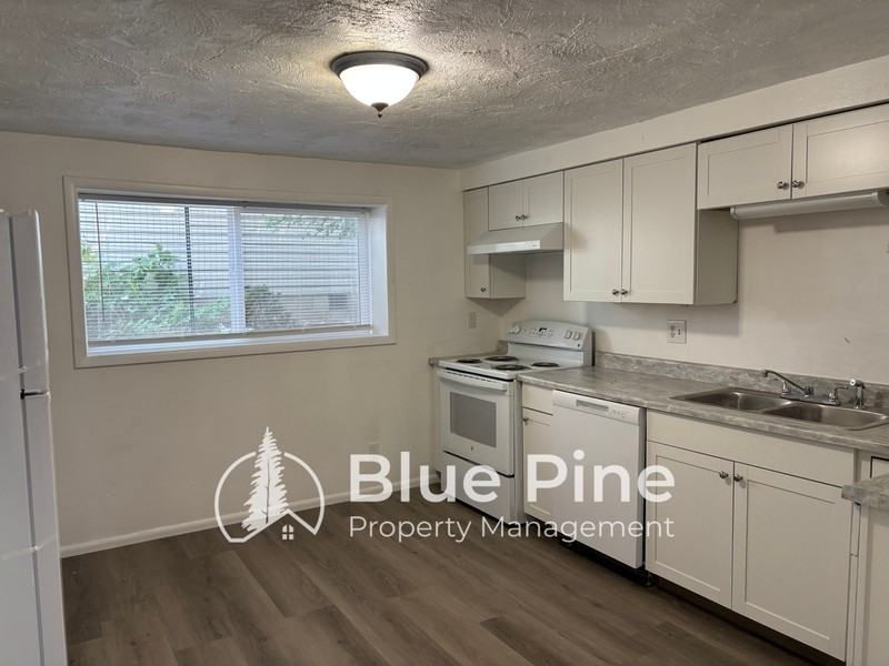 411 Gladstone St #3 - Photo 2 of 7