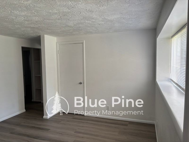 411 Gladstone St #3 - Photo 3 of 7