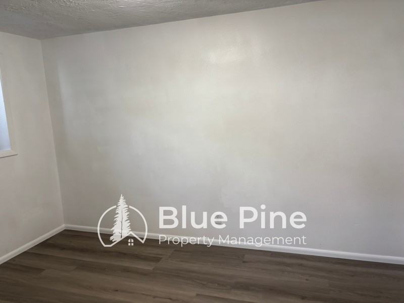 411 Gladstone St #3 - Photo 6 of 7