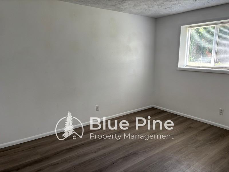 411 Gladstone St #3 - Photo 7 of 7