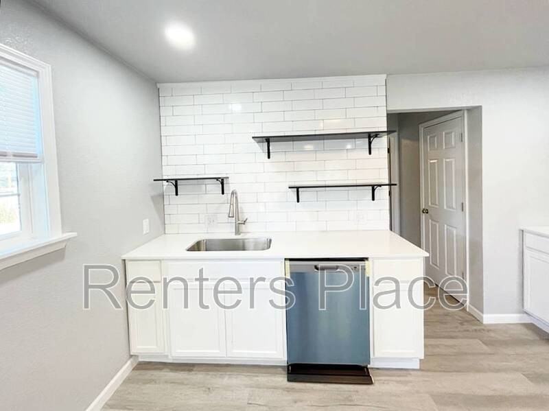 201 S Jamestown Ave - Photo 2 of 11