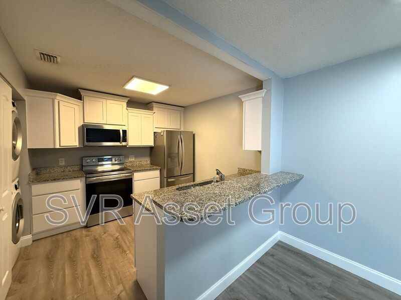 1033 Sea Hawk Dr - Photo 3 of 15