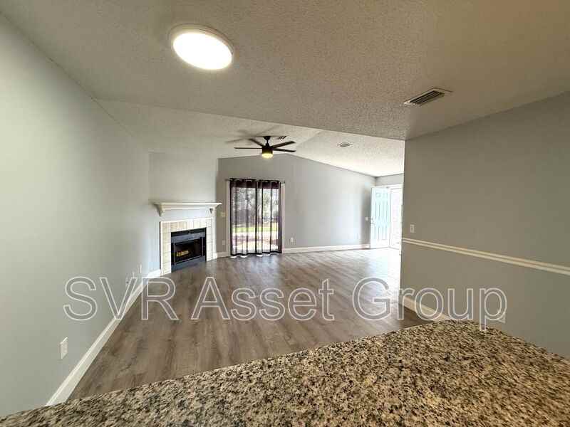 1033 Sea Hawk Dr - Photo 6 of 15
