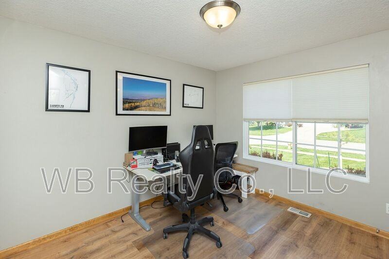 10202 Catalina Dr - Photo 3 of 29