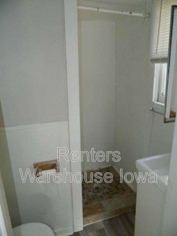 2826 Oxford St - Photo 2 of 6