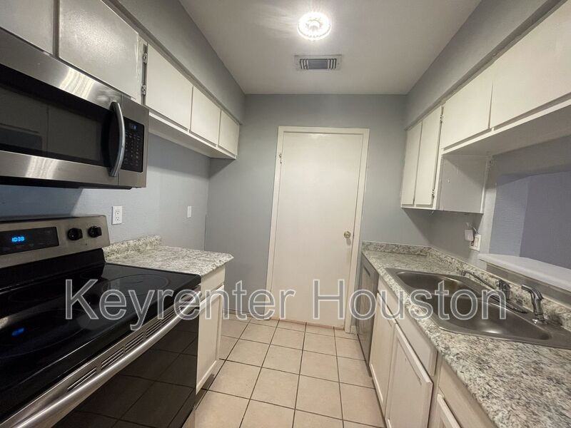 12607 Ashford Meadow Dr #B - Photo 6 of 17