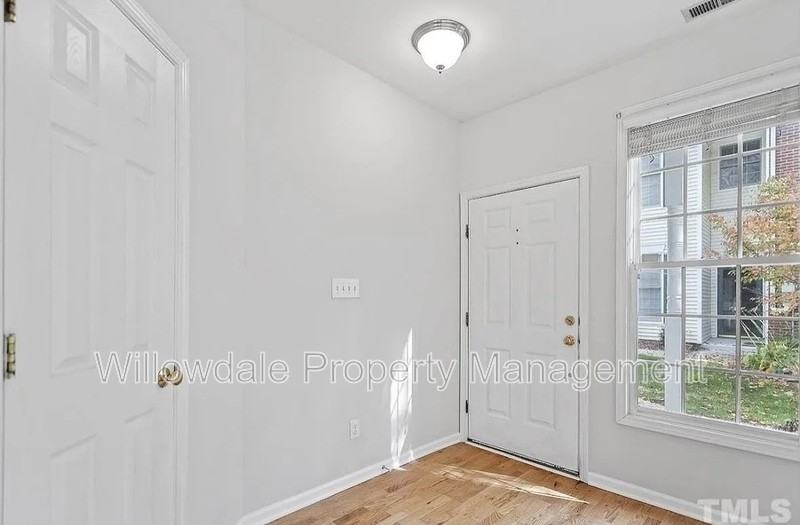 3313 Kudrow Ln - Photo 3 of 31