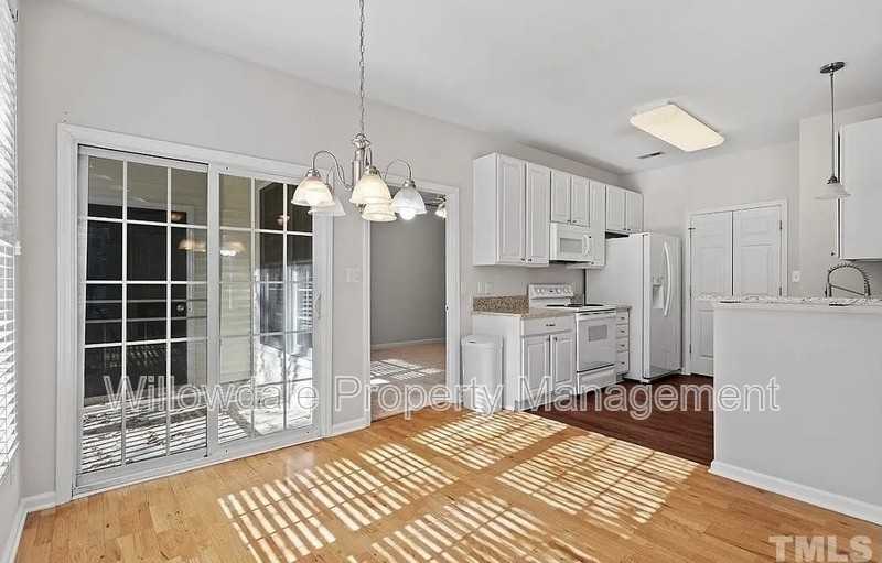 3313 Kudrow Ln - Photo 4 of 31