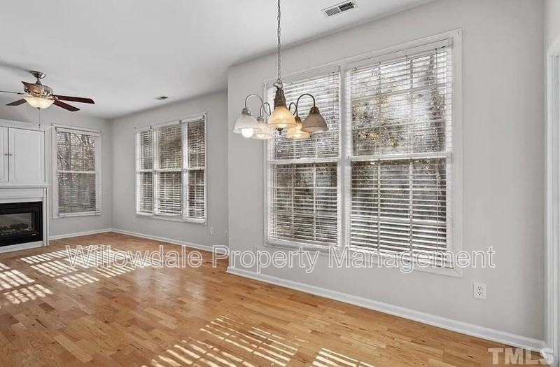 3313 Kudrow Ln - Photo 5 of 31