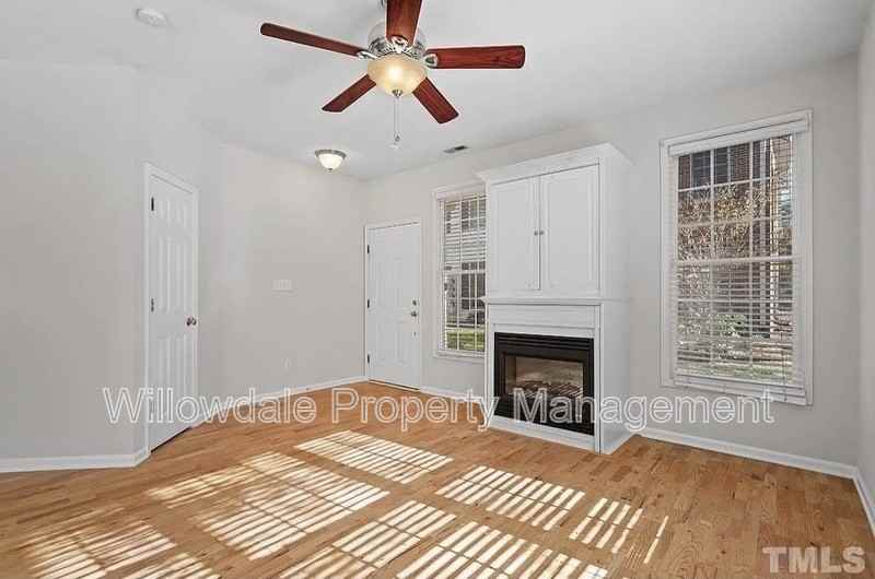 3313 Kudrow Ln - Photo 7 of 31
