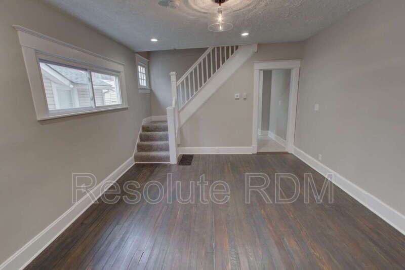 1313 Ringgold Ave - Photo 4 of 22