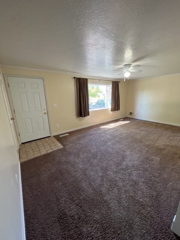 945 Sw - Photo 3 of 12