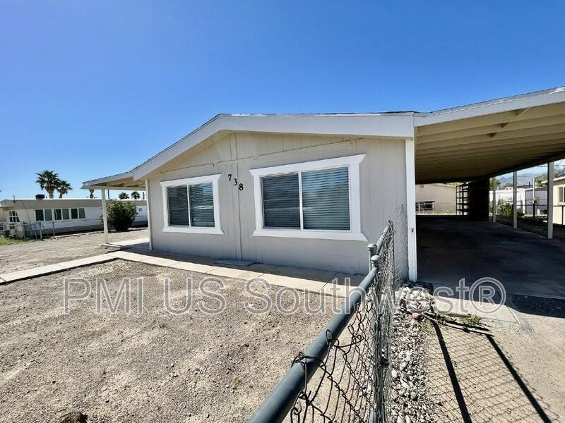 738 Swan Dr - Photo 2 of 33