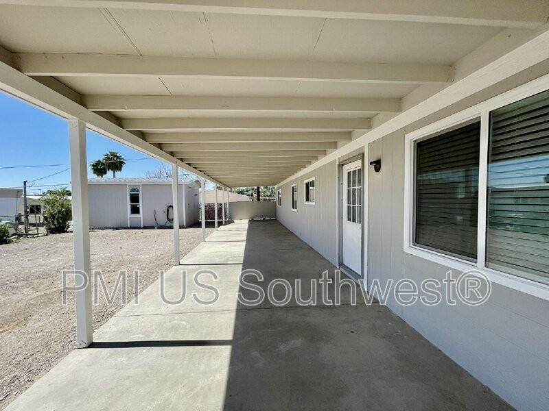 738 Swan Dr - Photo 3 of 33