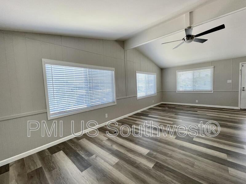 738 Swan Dr - Photo 4 of 33