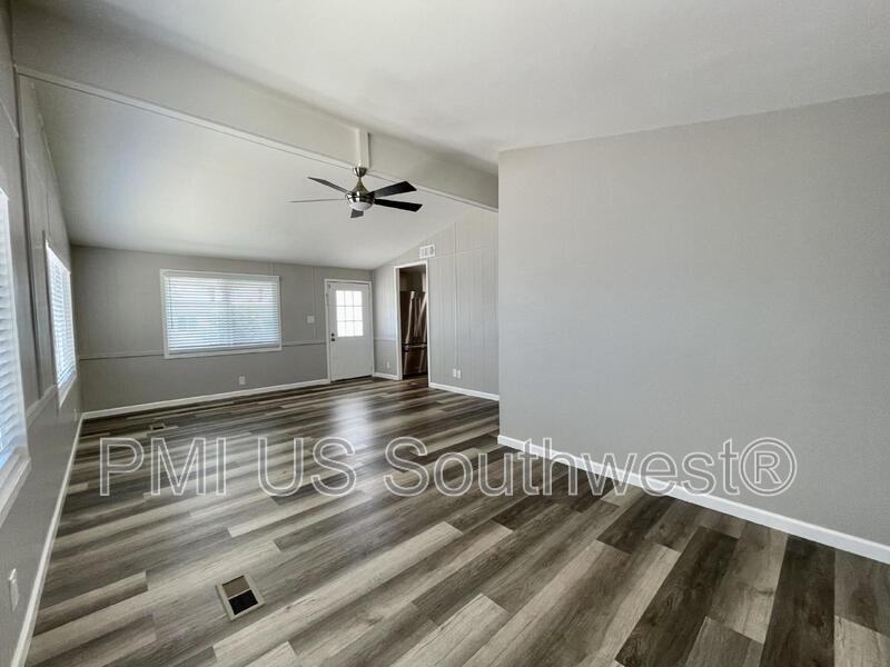 738 Swan Dr - Photo 5 of 33