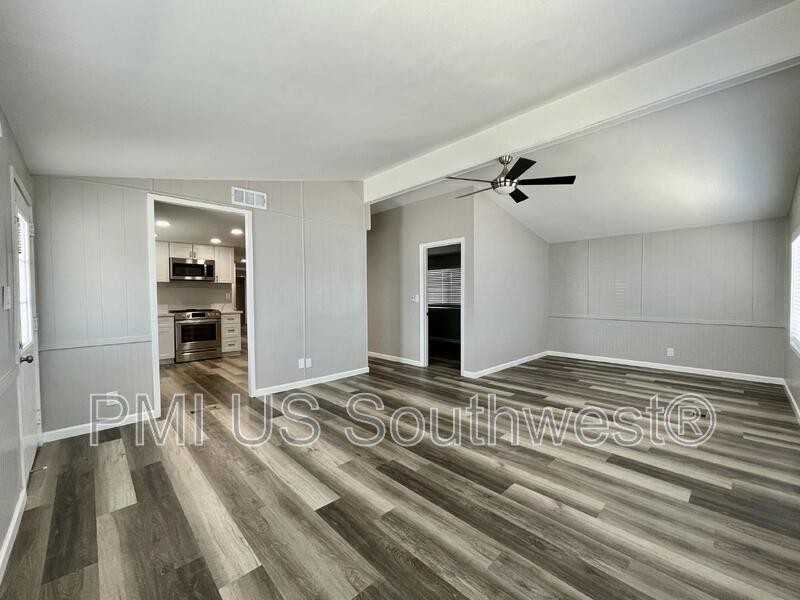 738 Swan Dr - Photo 6 of 33