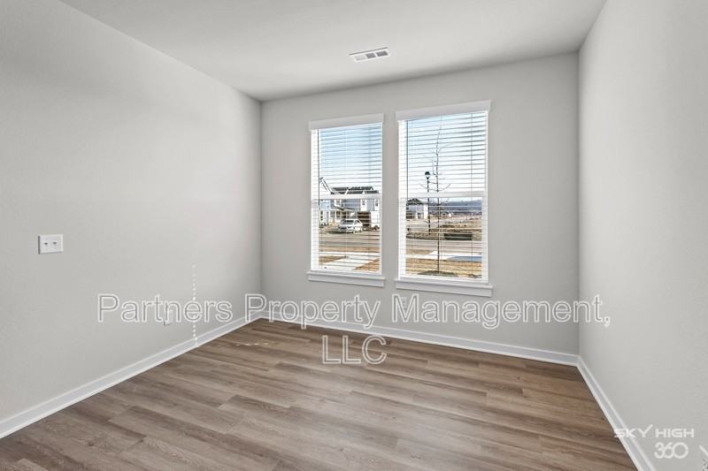 289 S Neon Ave - Photo 7 of 21