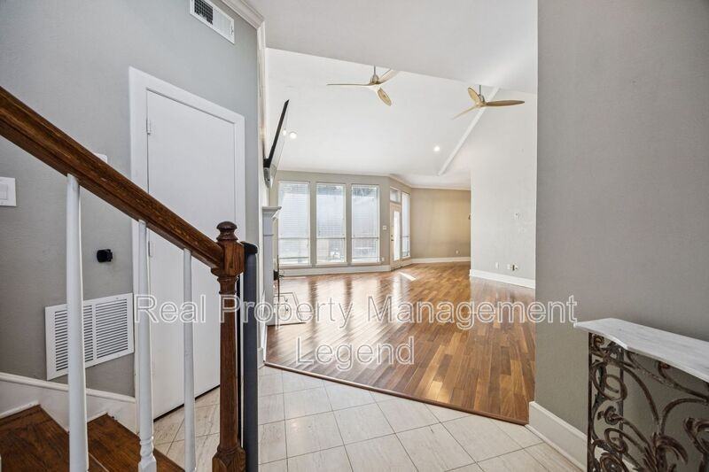 618 Knollwood Dr - Photo 3 of 25