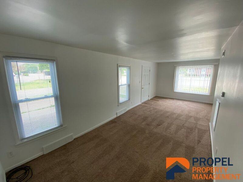 8141 Macomb St - Photo 2 of 10