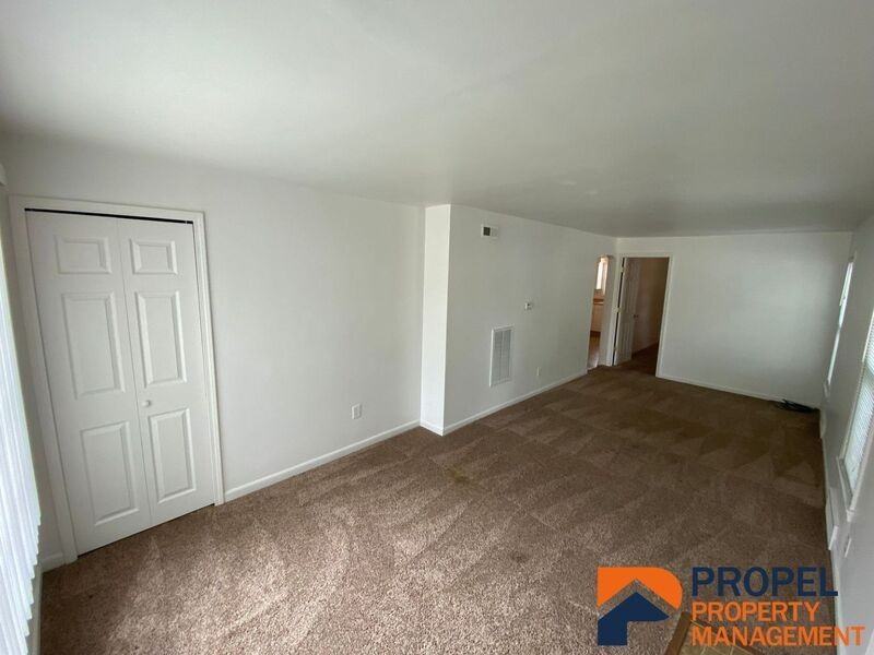 8141 Macomb St - Photo 3 of 10