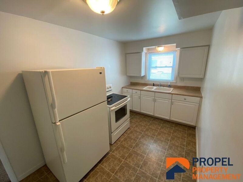 8141 Macomb St - Photo 4 of 10