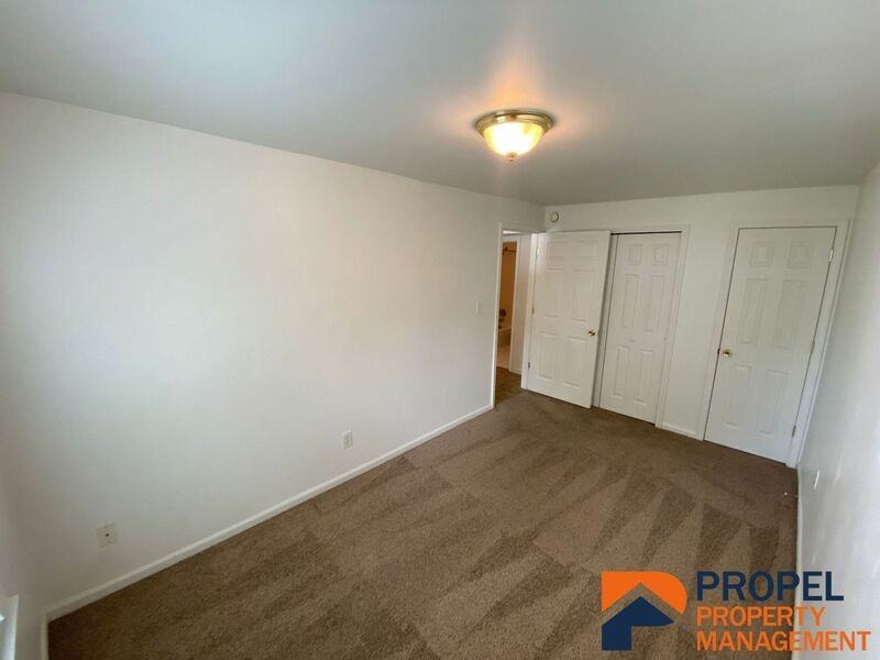 8141 Macomb St - Photo 6 of 10