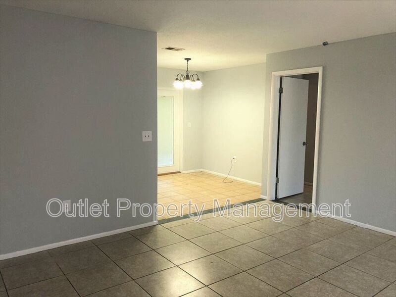 700 Trailwood Dr - Photo 2 of 11