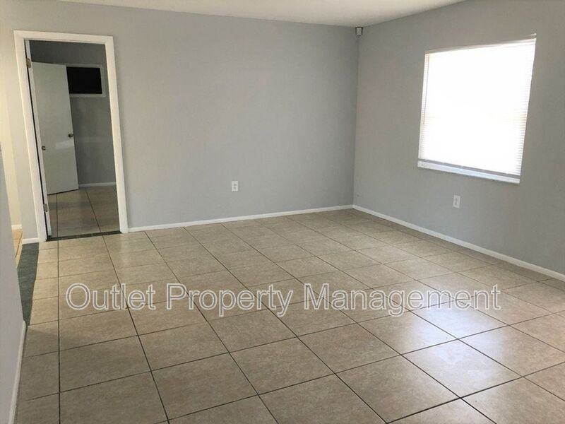 700 Trailwood Dr - Photo 3 of 11
