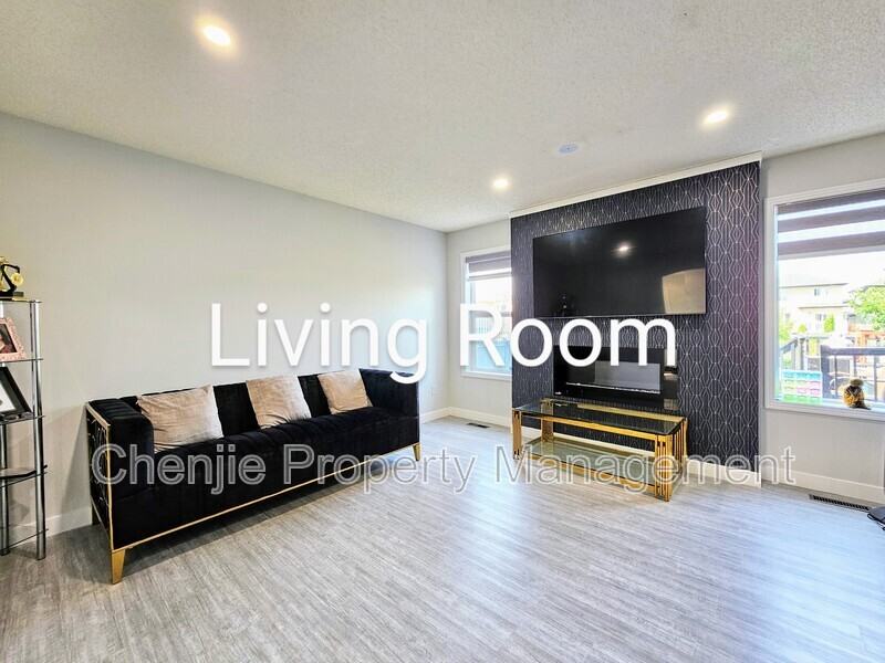 5254 162a Ave Nw - Photo 3 of 20