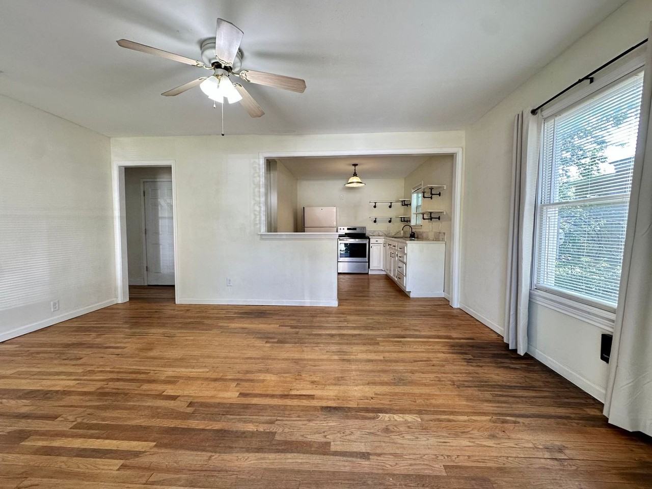 421 S Van Buren St - Photo 5 of 15