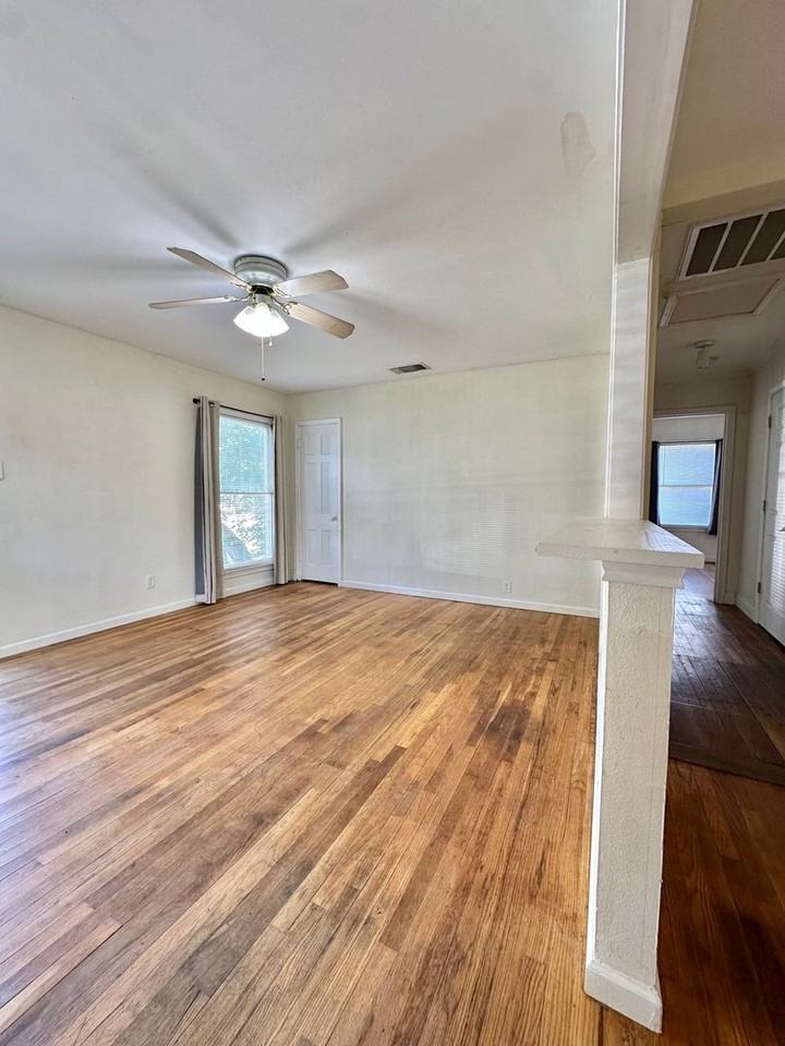 421 S Van Buren St - Photo 6 of 15