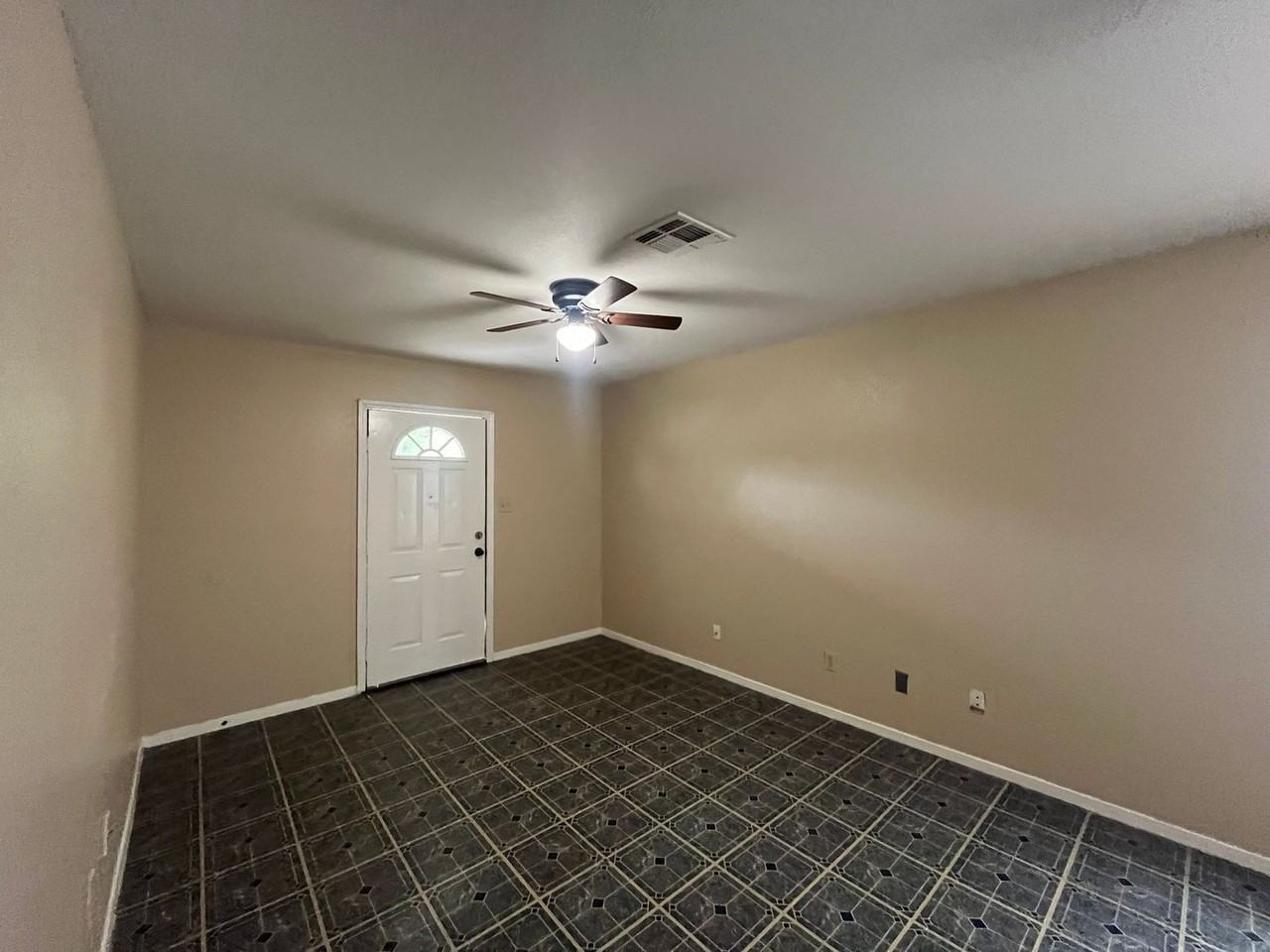 2228 Buffalo St - Photo 3 of 26